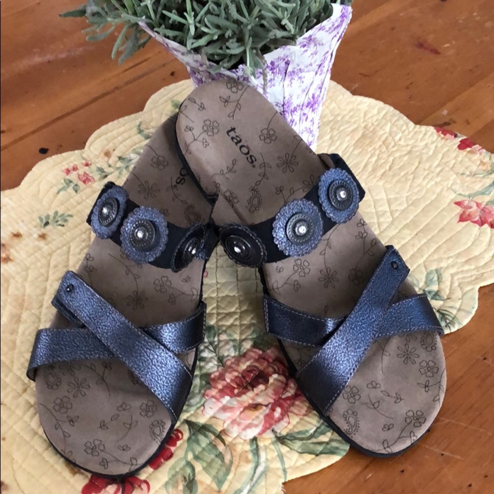 Taos Sandals.  Size 9